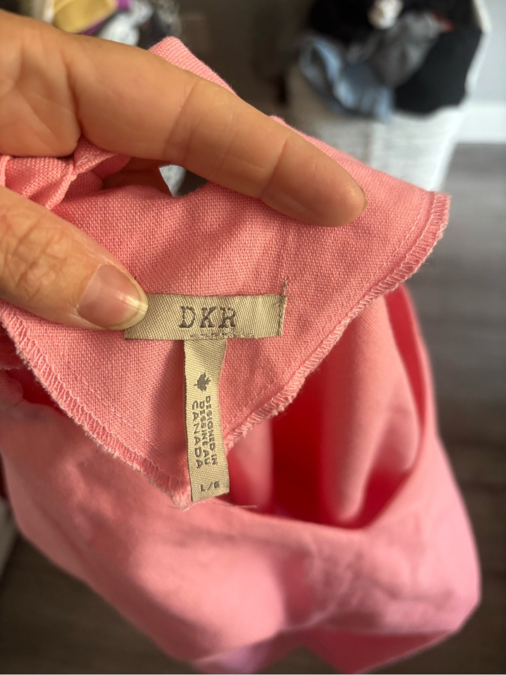 Relaxed V-Neck linen blend dress in Rose Pink - Picture 3 of 4